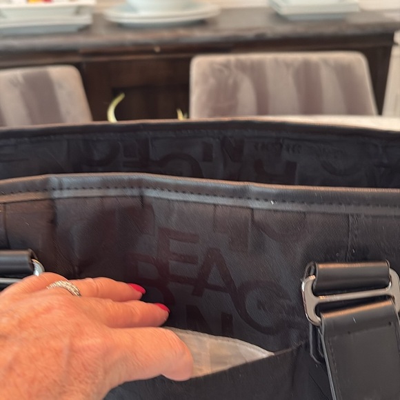 Kenneth Cole Reaction Black Briefcase with Sleek Design - Picture 6 of 9